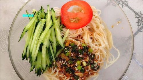 瓜配面条怎么吃,夏日清爽新食尚